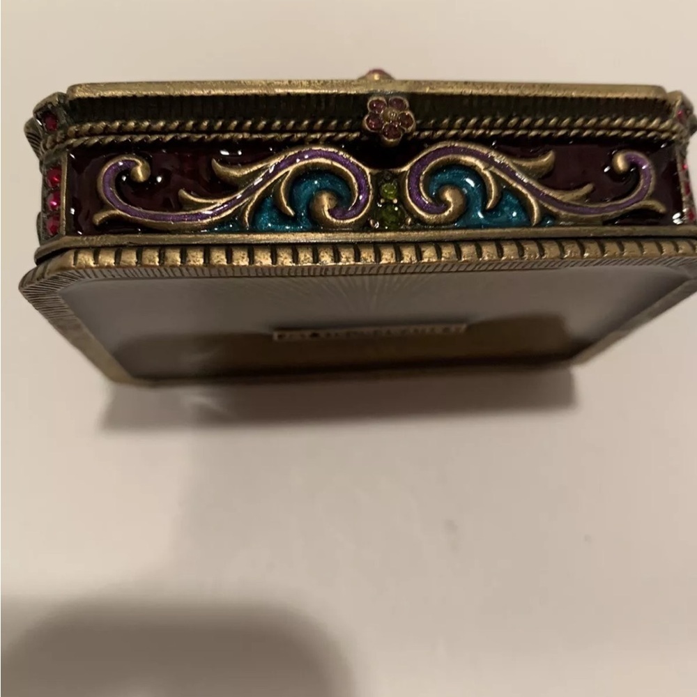 Jay Strongwater Trinket Box with Frame
NEW NEVER USED W/BOX & DUST BAG
5034 - Picture 2 of 5